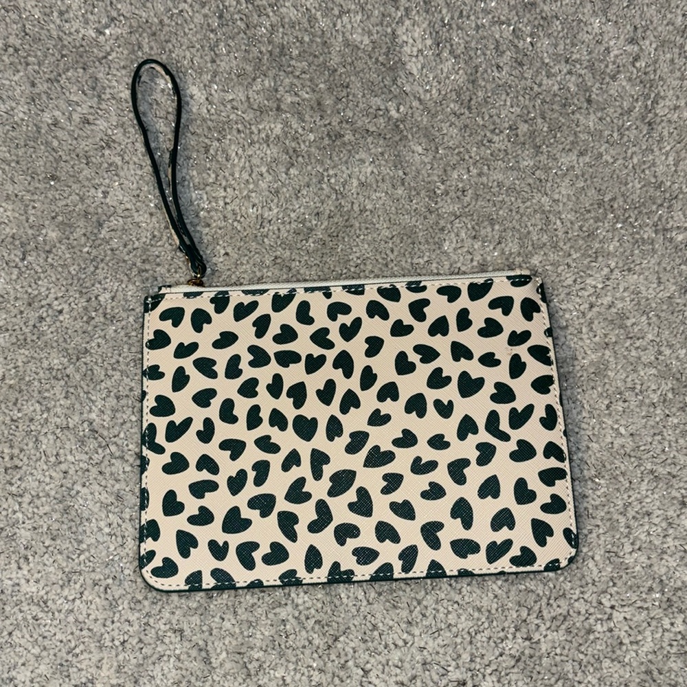 NWOT dainty greenand cream/white leather wristlet from Venus!